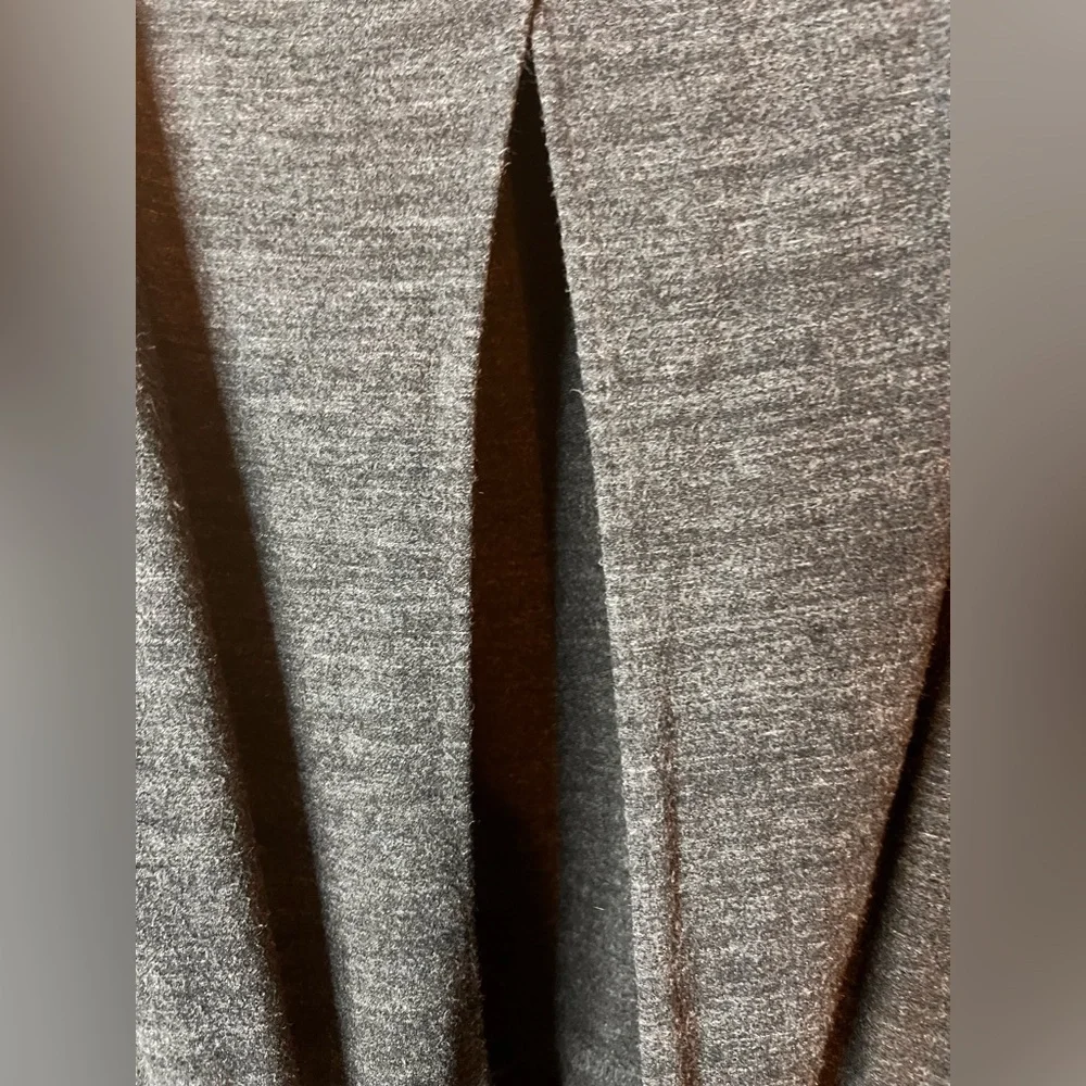 Lou & Grey Athletic Top Gray w/ Cut Out In‎ Back Women’s Size M